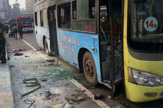四川宜宾公交爆燃伤者:一位老人上车后点火