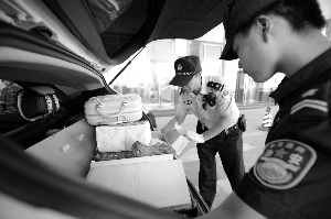 ����85��־Ը��ÿ���Ͻ�Ѳ�߽���·��ר��ֵ��