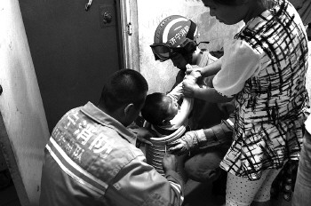 2����ͯ����ϴ�»���ˣ����ס�����Ʋ���ˣ�ͼ��