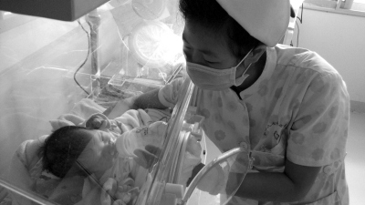 ŮӤ���ϱ�������һҽԺ��ʿ����������������ͼ��