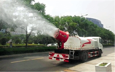 郑州街头现治霾神器“雾炮”专门对付PM2.5(图)