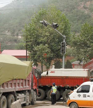 石家庄:307国道井陉部分路段大修致大堵车(图)