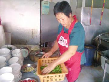 儿子突患尿毒症母亲为捐肾节食4个月暴瘦21斤