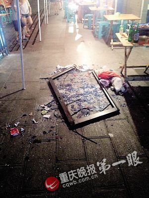 铝合金窗户8楼坠下6岁幸运女孩仅受轻伤(图)