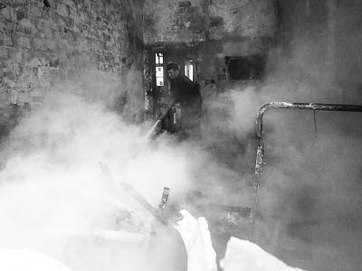 武汉一户煤气爆炸致一死死者新丧父或自杀(图)