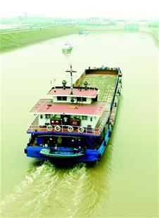 船舶首入江汉运河千吨级航道沟通长江汉江(图)