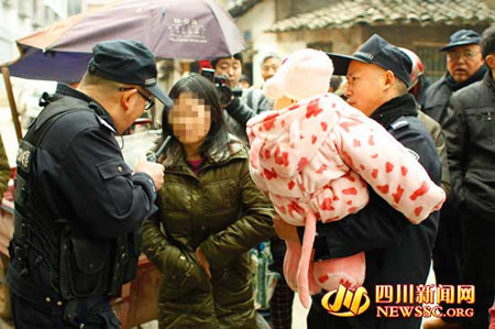 Ů�ӵ��ֶ�������ŮӤ�Ŵξܾ�����Ů����ͼ��