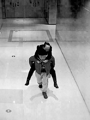 8��6����Ӥ�����̳�Ů�޾����ѽ�����飨ͼ��