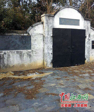 ����������һ��Ĺ��3��Ѩ��Ϊ�ְ���Ĺ�Ҿ�Ĺ