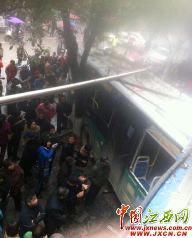 ����һ��������ײ��������¥���ֳ˿������ˣ�ͼ��