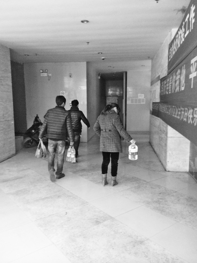 ֣��һС���޹�ͣ��3�������ס�����ݣ�ͼ��