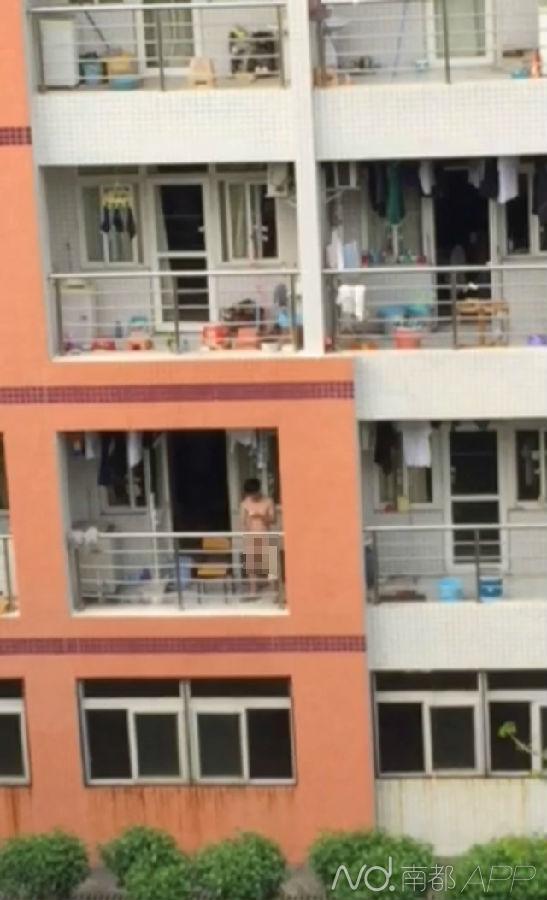 对着女生宿舍高校男生全裸打飞机被拍