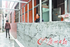 改变大门方向影响风水82岁老人遭邻居砌墙堵门