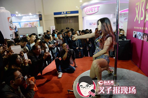 上海成人展大胆谈性大叔:那些东西我们都买过(图)