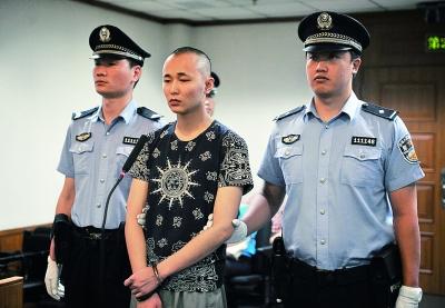 22岁高职生半夜斗殴刺死2名同学被判15年(图)