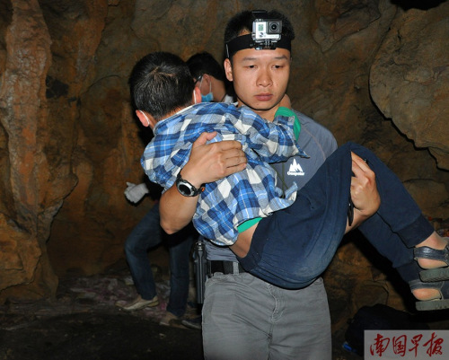 8岁男孩上学途中被绑架藏山洞绑匪要200万图