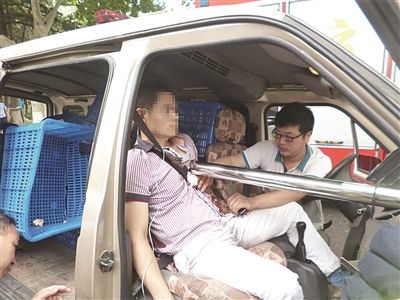 �Ͼ�һ�����ײ�ϻ������ݳ˿���ֹܴ��أ�ͼ��