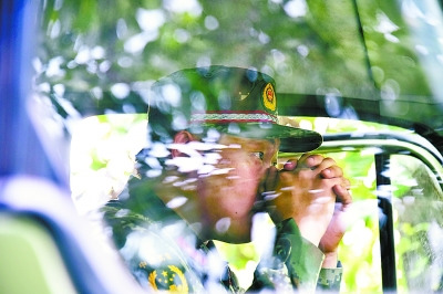 新郎急赴沉船救援现场新娘迎来一场一个人的婚礼
