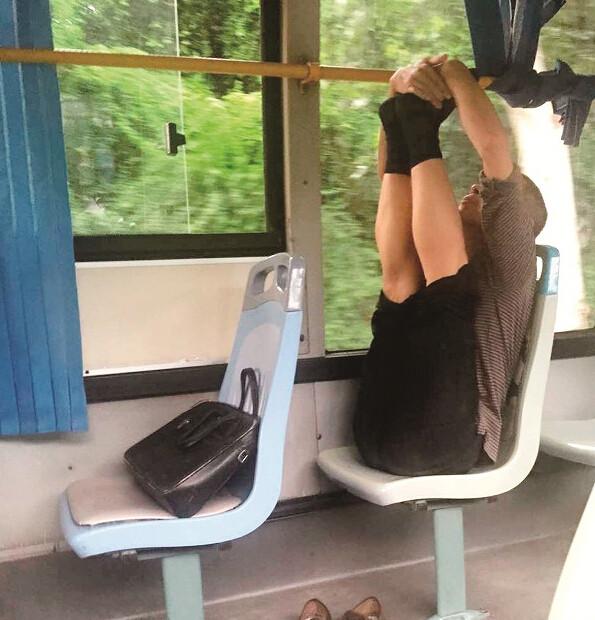 ���ӹ�������Ь���٤һ·������������ڣ�ͼ��