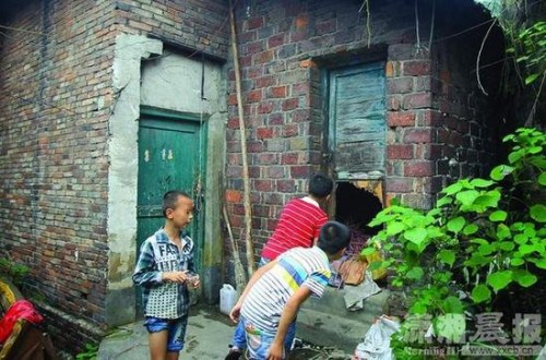 ����С���÷�ѧ·�ϳ�������ʳ����ж�������ͼ��