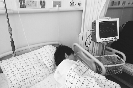 邻居打条借走5千元没还11岁女孩喝农药险丢命