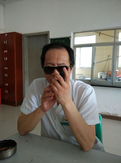 盲人按摩师炒股一年赚30万为儿子婚房付首付