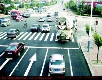 搅拌车右转疑产生视觉盲区骑车男被卷车底身亡