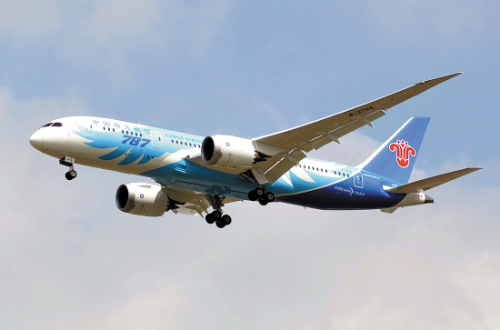 万米高空众人施救温哥华直飞广州航班现感人一幕