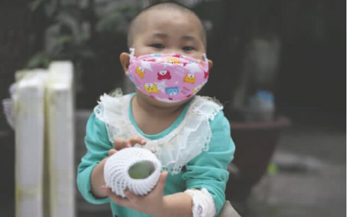 3岁女童患上白血病爸爸卖芒果筹医疗费(图)