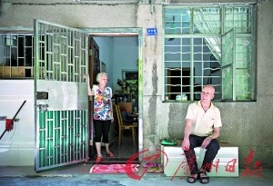 苦寻档案17年广东77岁老汉迟迟未“退休”