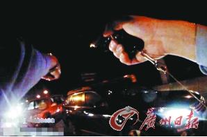 ����֮ͽ���γ忨��ײ4������ǹ�ɷ��Ӵܣ�ͼ��