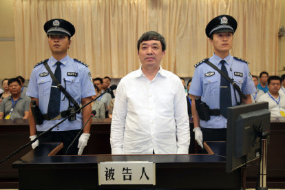 湖北原副省长郭有明收受财物2380万微笑亮相庭审