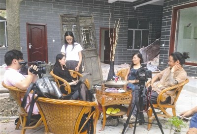 辞职看世界女教师求放过:世界那么大她想静一静