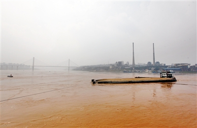 重庆翻船后续:船长妻子提前上岸躲过一劫(图)