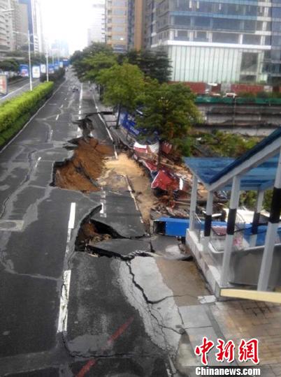 �㶫��ɽ����60����·̮��ϵ��ƹ㳡ʩ������