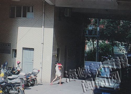 2岁女童被偷走母亲追赶遭打嫌疑人有精神病史