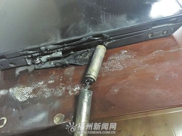 联想笔记本电脑使用中突然爆炸击穿吊顶(图)