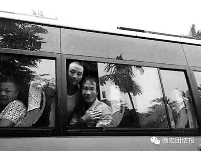 获释伐木工人家属:不敢相信亲人被赦消息是真的