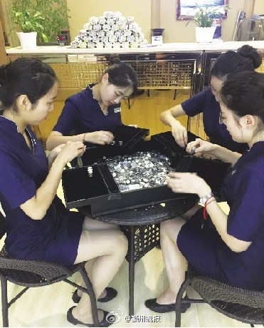 小伙为给青梅竹马买钻戒20年攒300斤硬币(图)