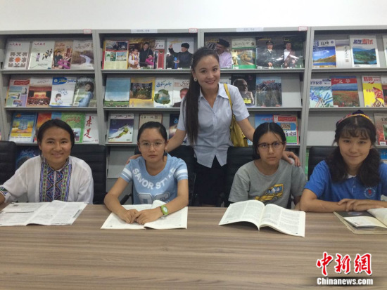 南疆见闻:女孩古丽帕热的“双语”角色转换
