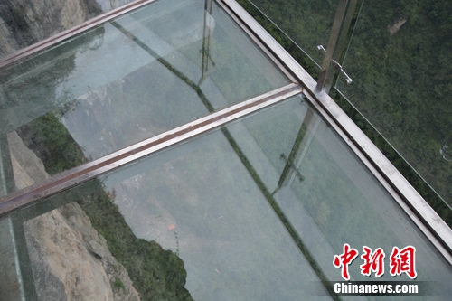 �����������²���ջ����ǧ�׿��������֮�У�ͼ��