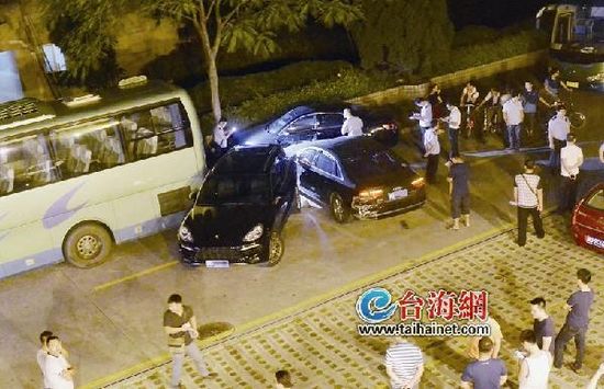 女子与男友争吵酒后赌气驾车连撞六辆车(图)