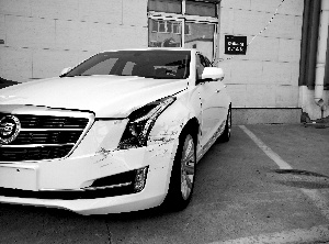 4S店员工驾车办牌出事新车未提先撞买车人拒领