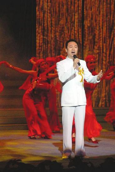 工地小伙1天做3份工作对着大山唱进央视(图)