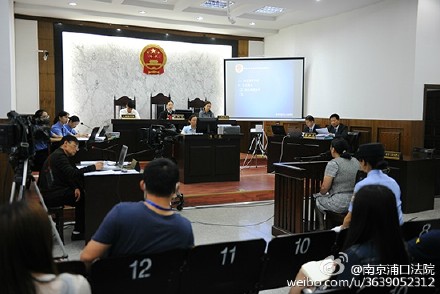 南京虐童案庭审无法进行:养母情绪激动叫嚣无公正