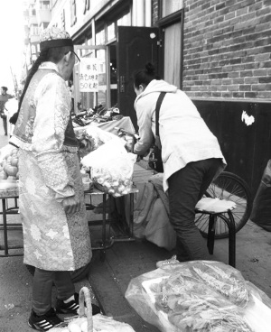 ��װ���ӡ���Խ������ͷ���·�˺������գ�ͼ��