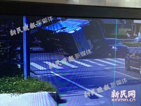 �Ϻ�����Сѧ����Ͳ෭׷�٣�26������Ժ��ͼ��