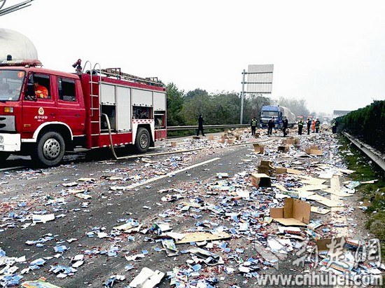 ����70���̻�������������ϱ�ը�¶³���Сʱ��ͼ��