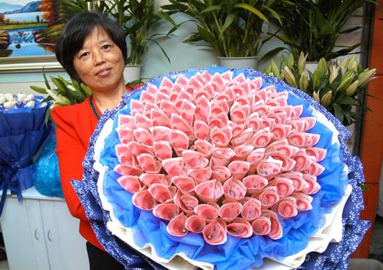 ������9900Ԫ�³����ɳ�Ʊ��������Ů��ͼ��