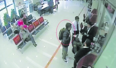 �ٲ�ʿթƭ21�򱻾�������ʶ3���ͬ���и����